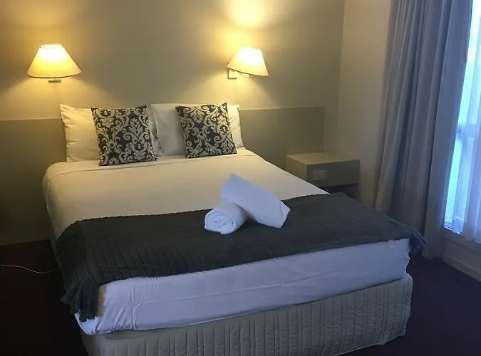 Deluxe Queen Room